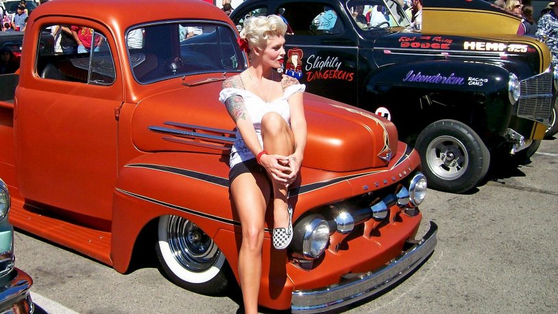 Retro car and girls