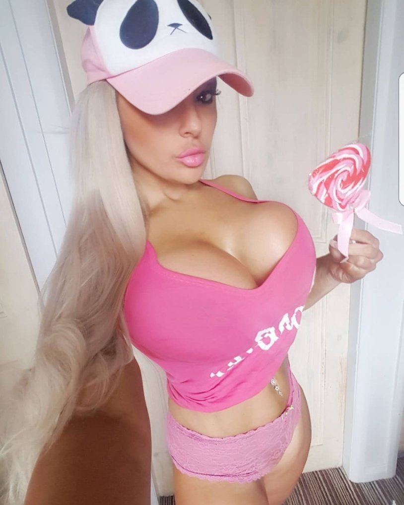 Selfies of girls with big breasts