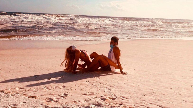 Britney Spears starred on the beach naked