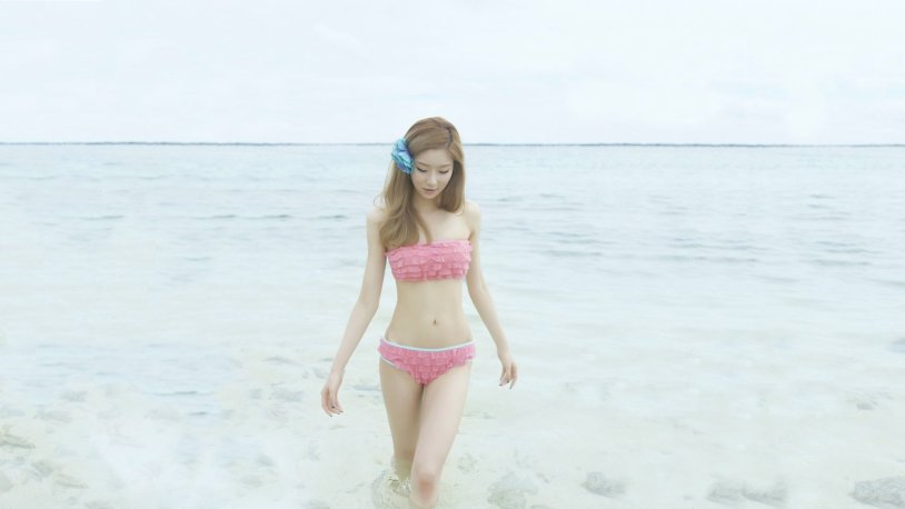 SNSD TAEYEON in bikini