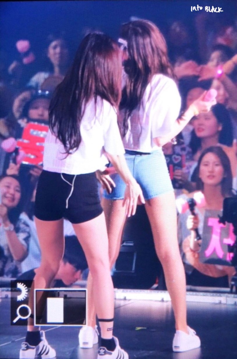 Jennie Kim butt