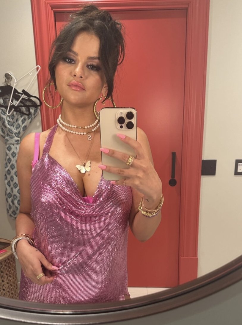 Selena gomez nipslip