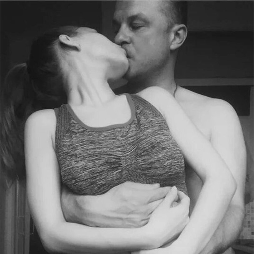 Alexandra Smirnova is pregnant in 16