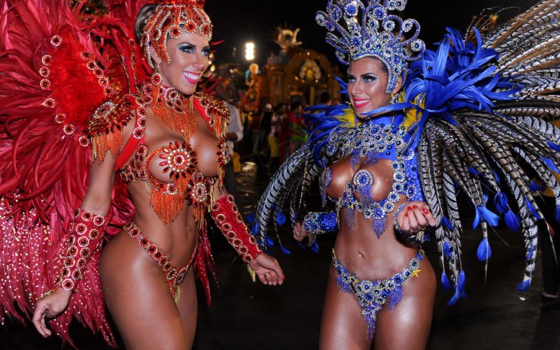 Sultry Brazilians on the carnival in Rio de Janeiro
