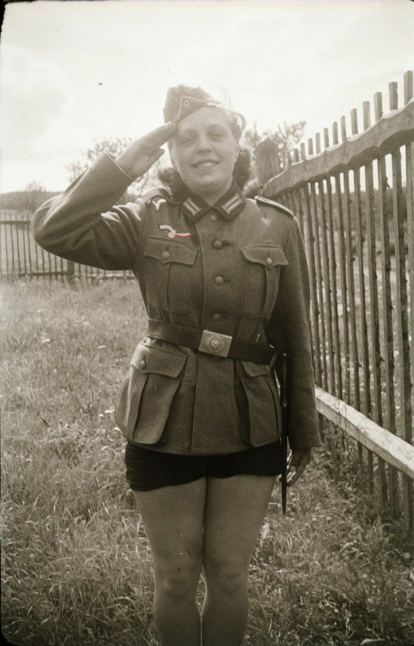 German soldiers and women