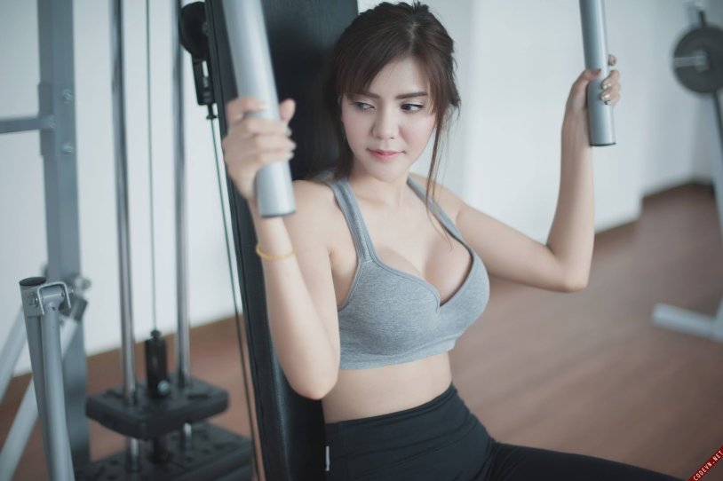 Chinese women in the gym