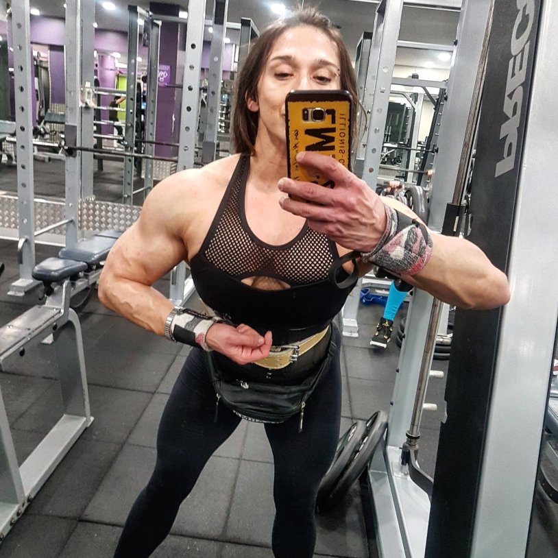 Karyn Bayres muscles