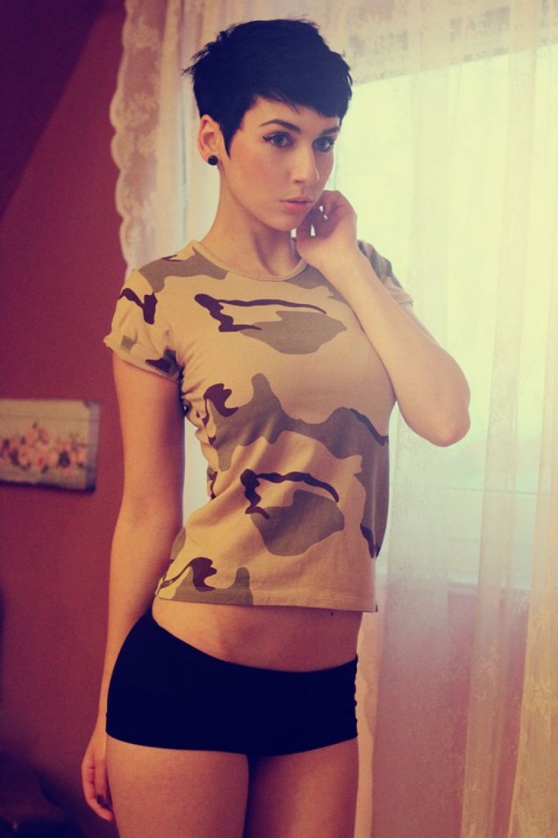 Teddy Moutinho in leggings