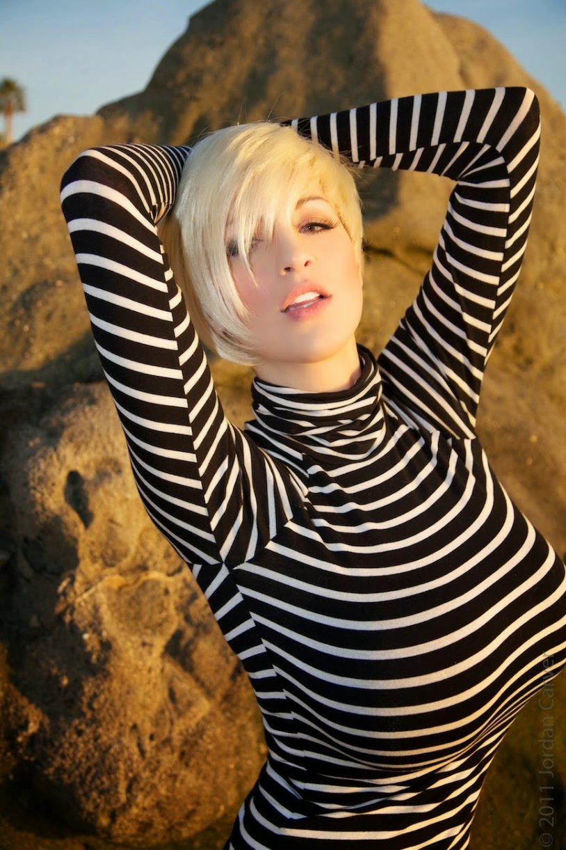 Adult women neckline