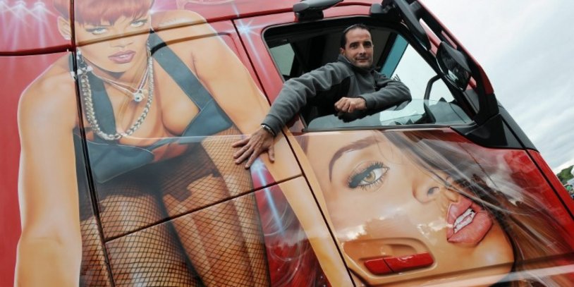 Airbrushing the girl