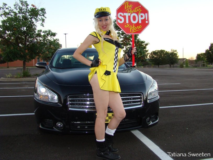 Lyol taxi in a swimsuit