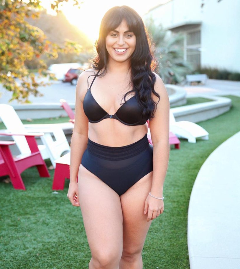 Ayesha perry model plus saz