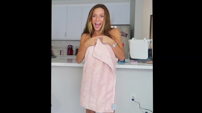 The girl opened the towel