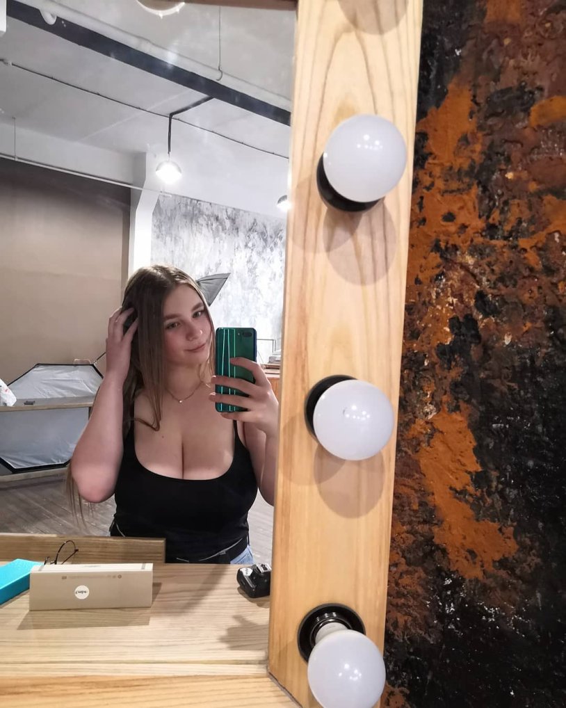 18 year old Russian woman Lucy Laistner