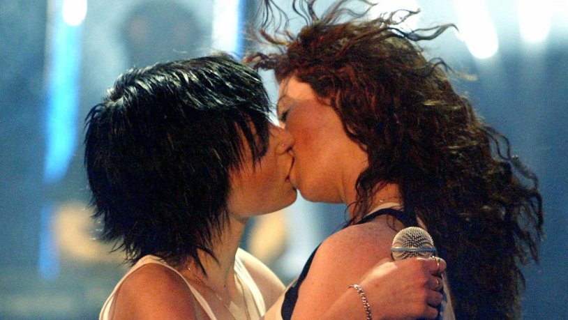 T.A.T.U. kiss