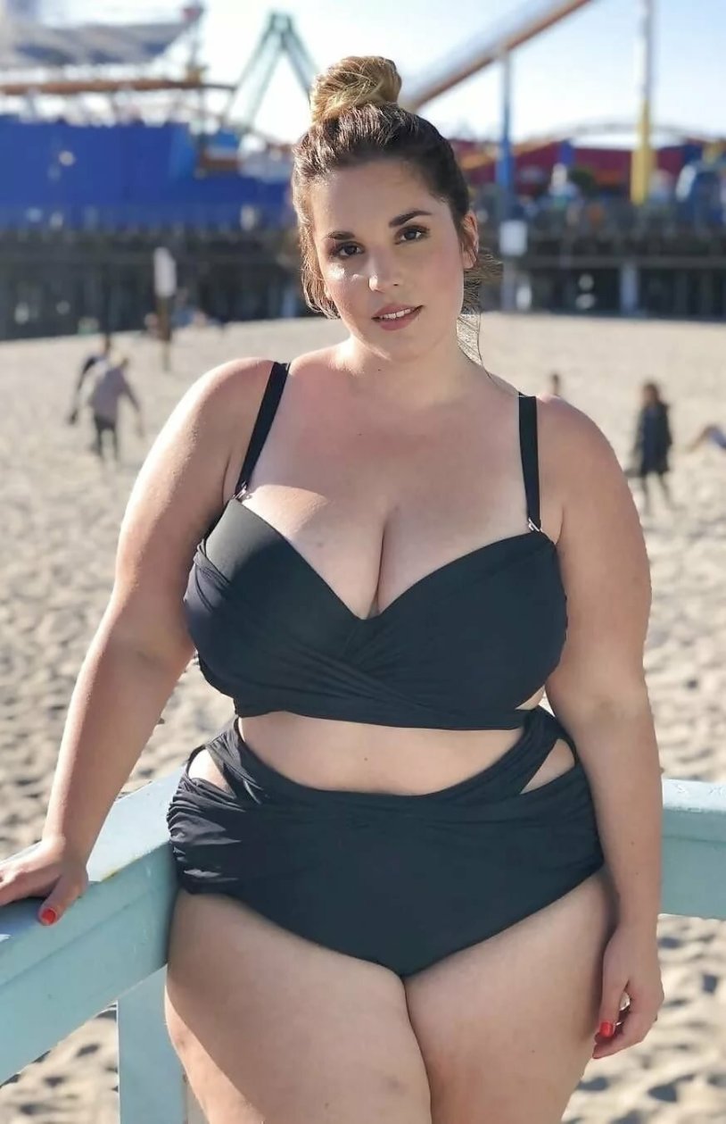 Beautiful fat girls in swimsuits
