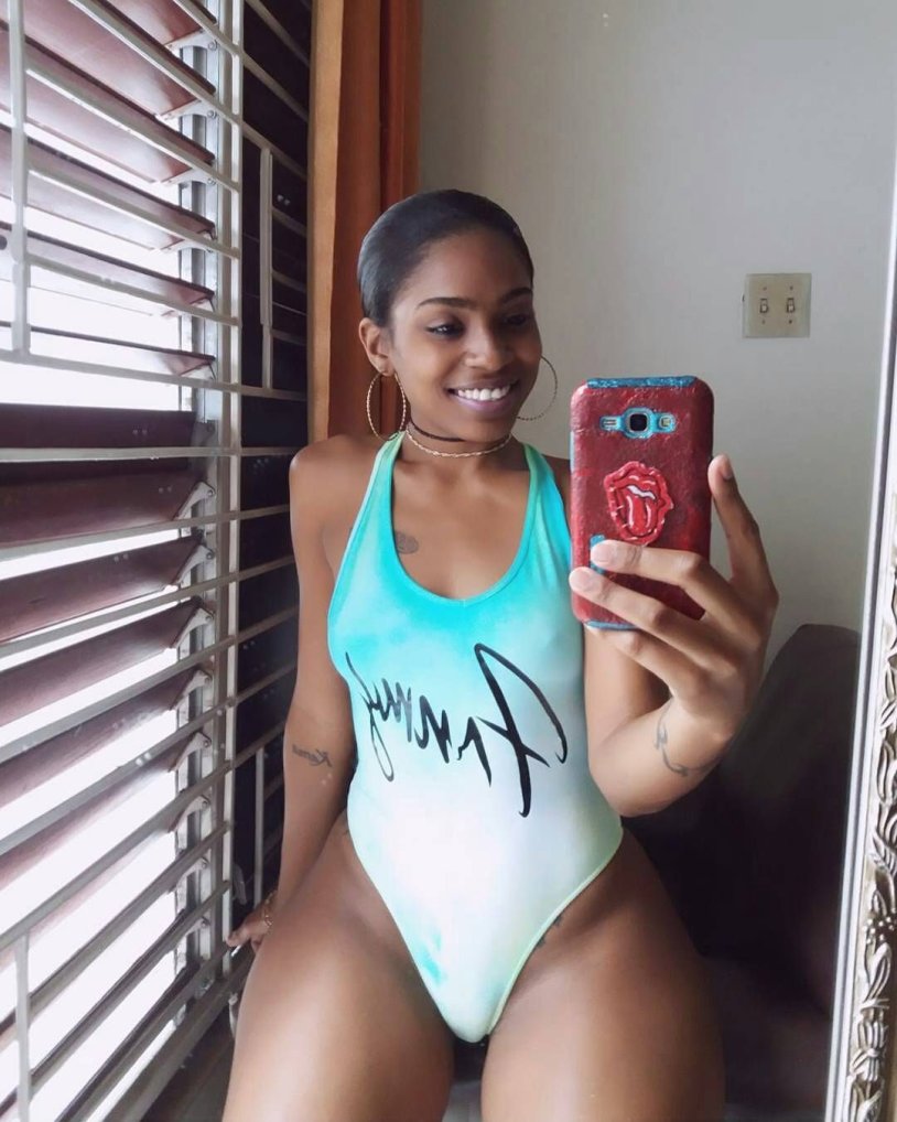 Camel paws in black women