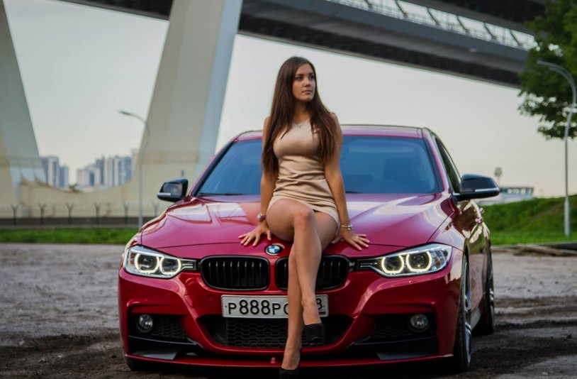 BMW M5 F90 with a girl
