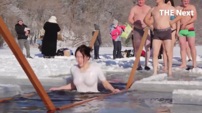 Russian Women Bathe in Cold Water Naked