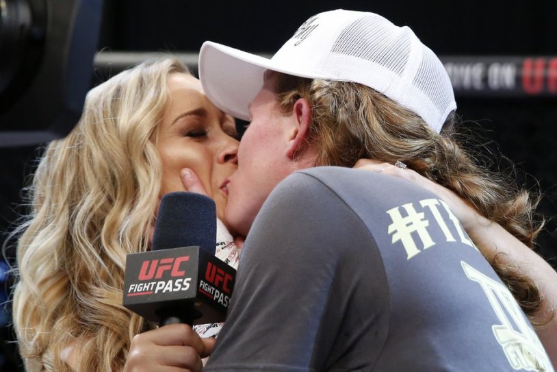 Laura Sanko kissed
