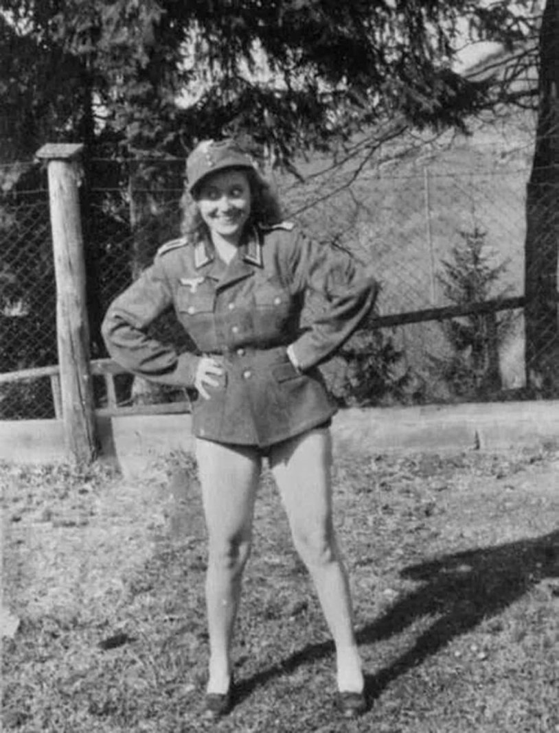 Lara Bauer 1945
