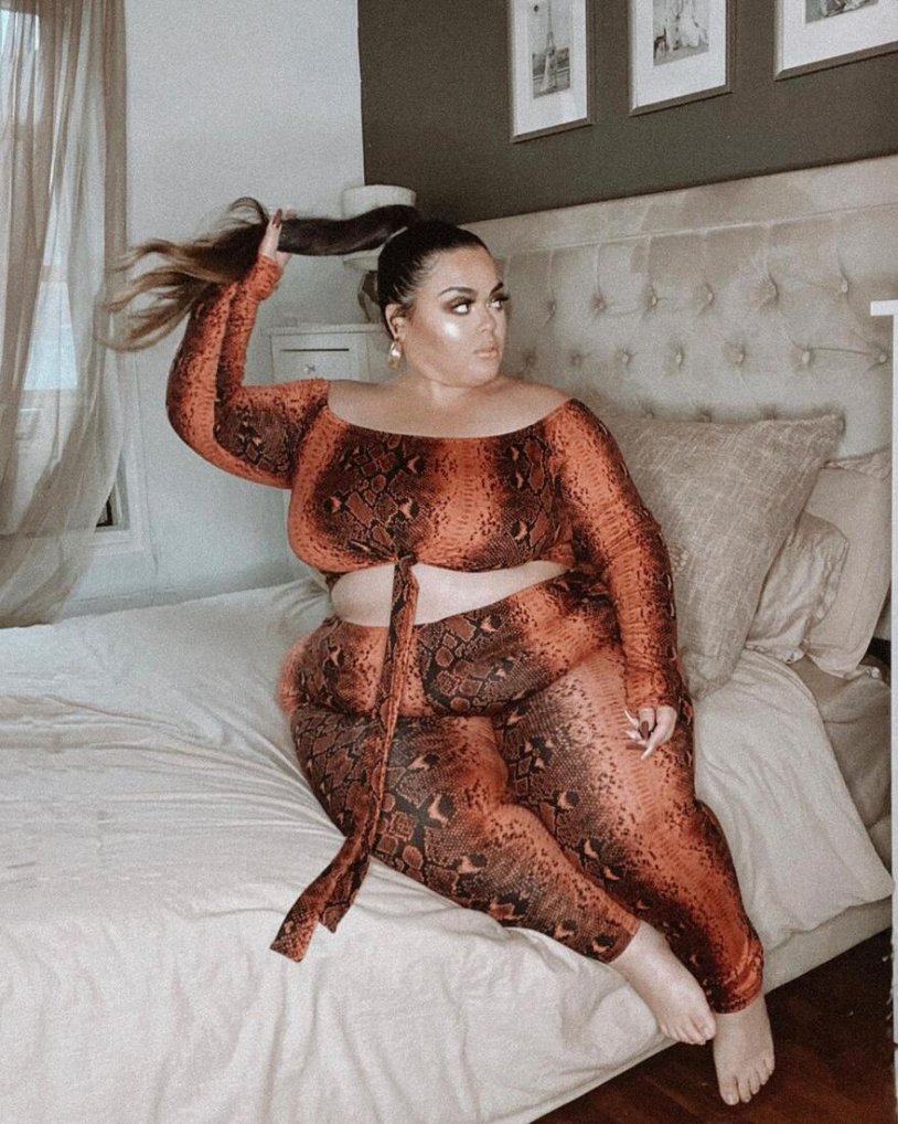 Gabriella Laskano plus saz