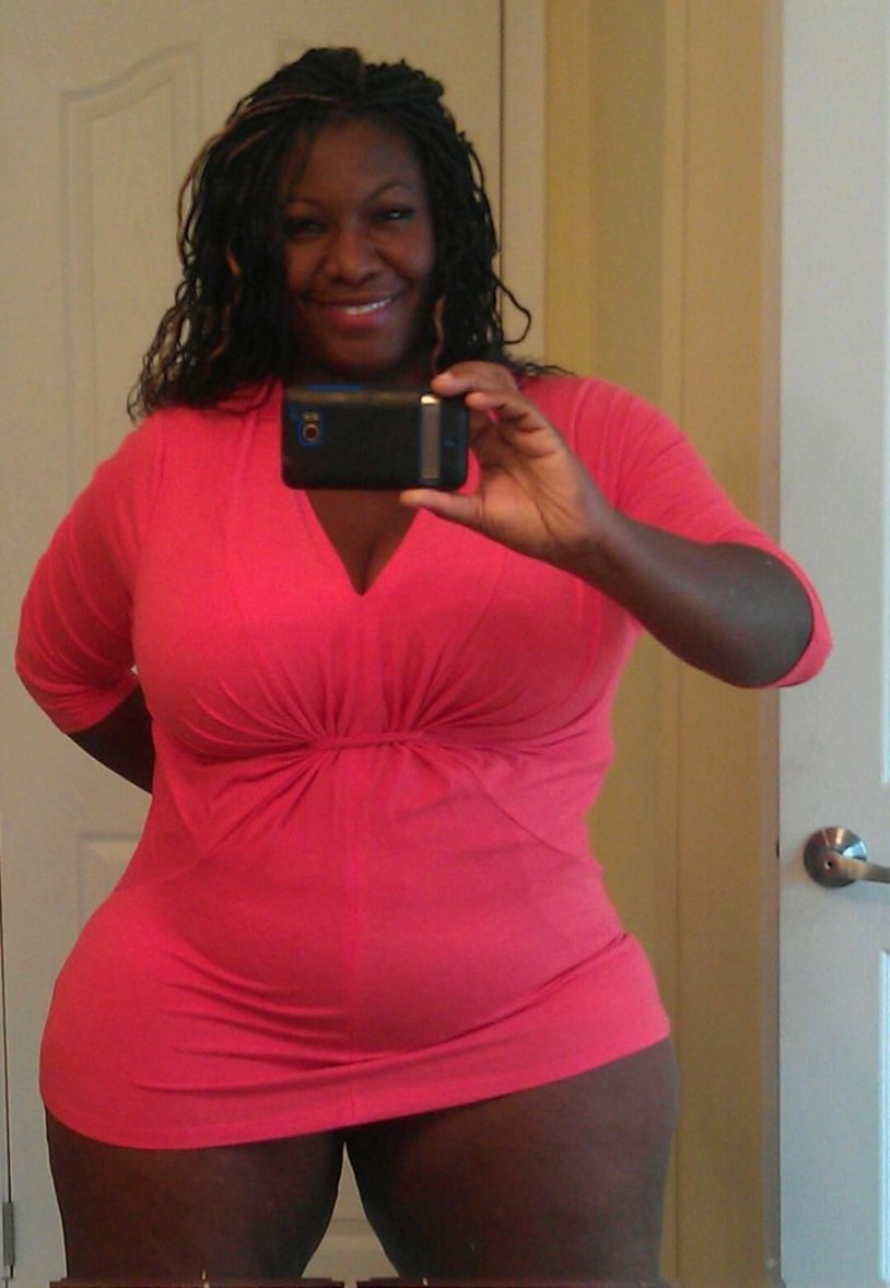 The girl's cute belly