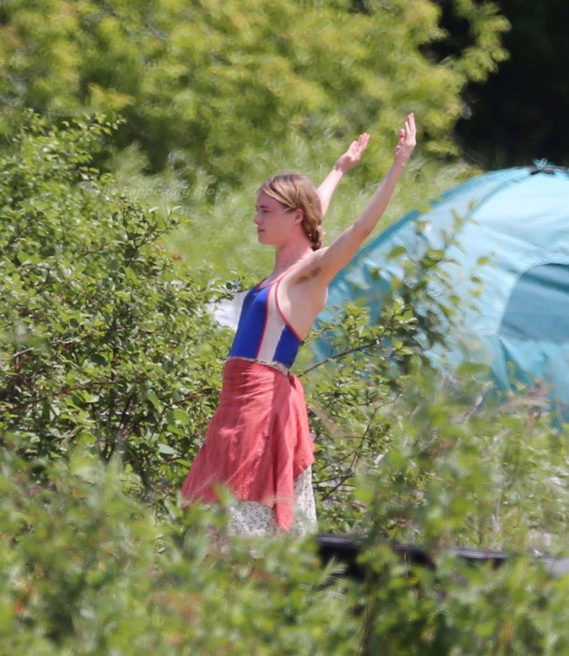 Mackenzie Davis 2021