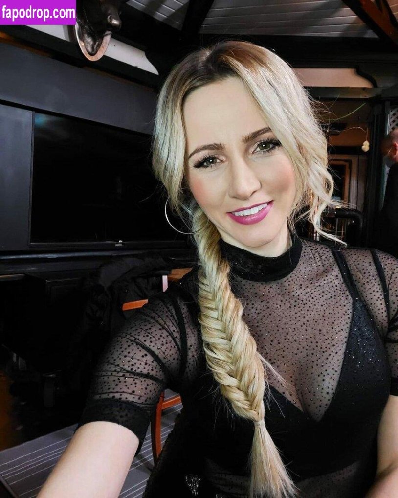 Melissa Nasenweng biography