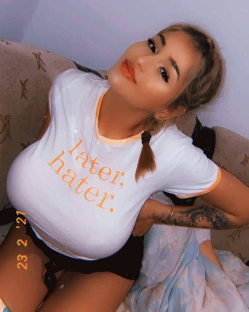 Julia Denis @JuliaticaOfficial