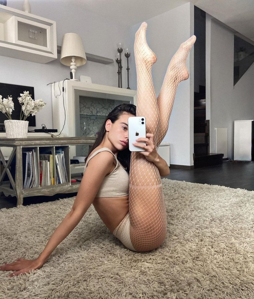 Milena Milachich legs