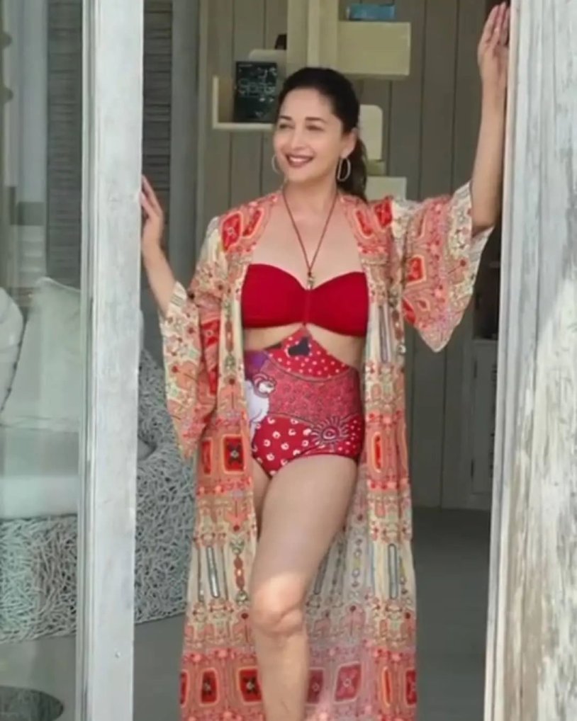 Madhuri Dikshit photo in a swimsuit without photoshop