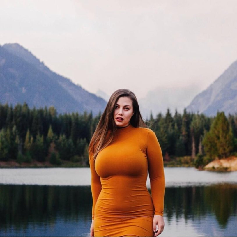 Model Lilias White shower