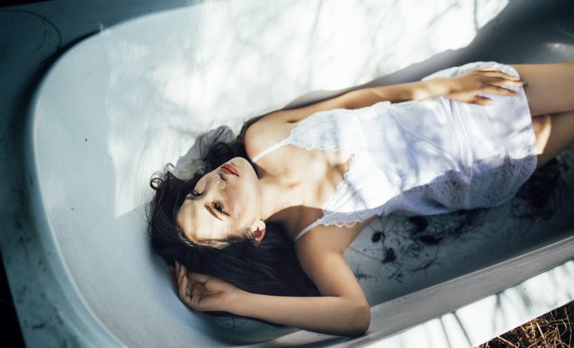 Photoshoot in the bathroom with water