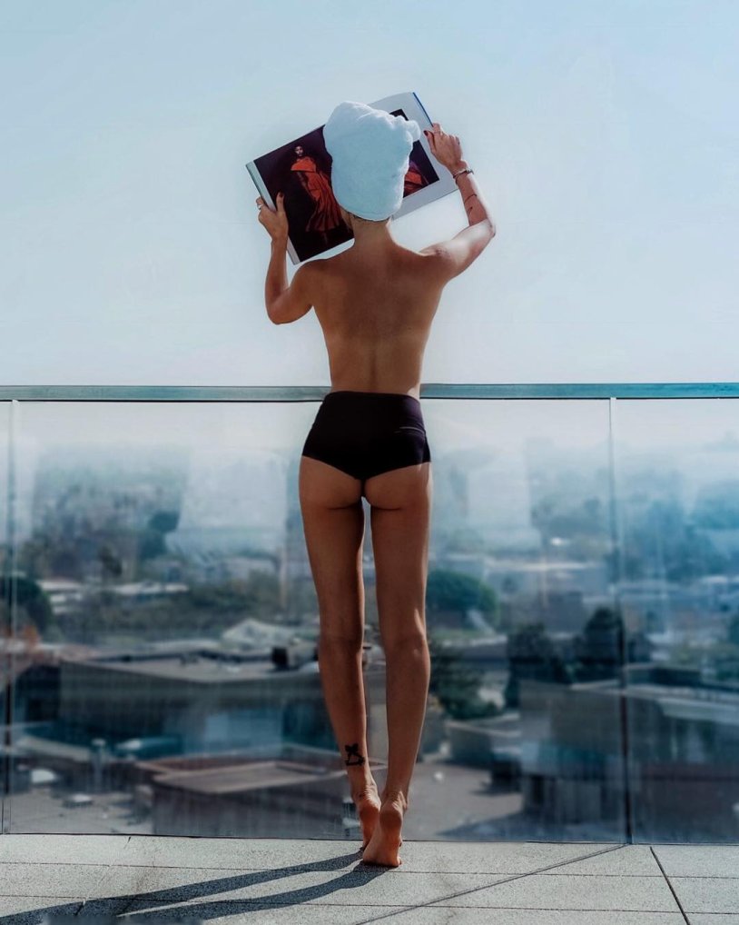 GIULIA Valeriani Toples