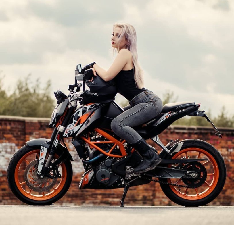 Bikeri who breed snakes