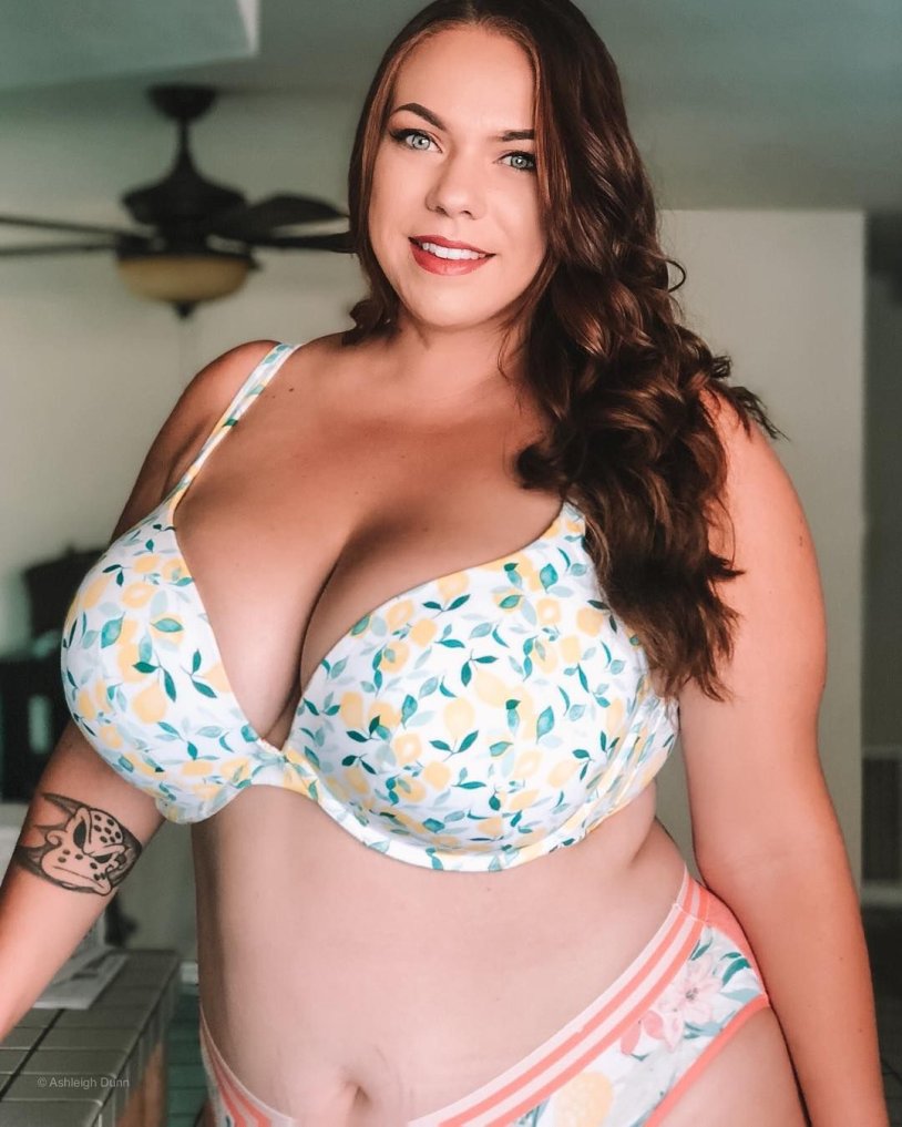 Macomastia is huge breasts