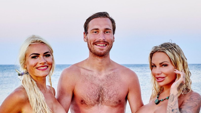 Adam Sucht EVA in Russia