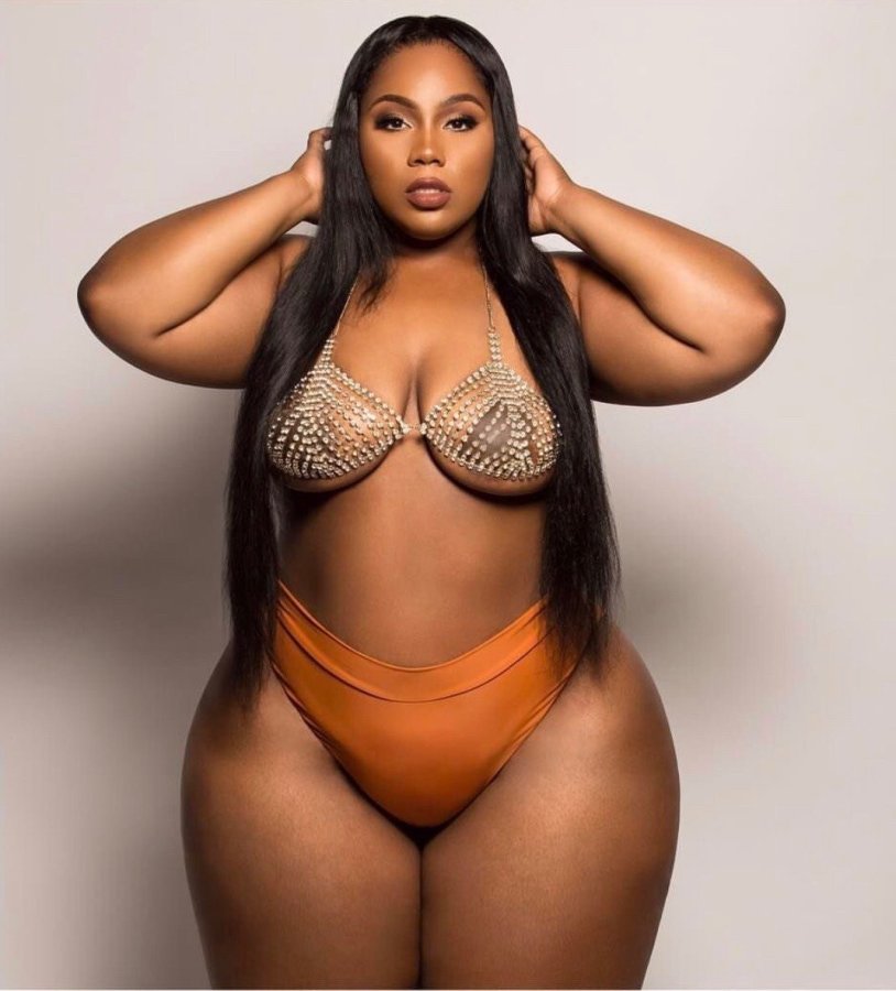 Model Plus Saiz Naomi Banks