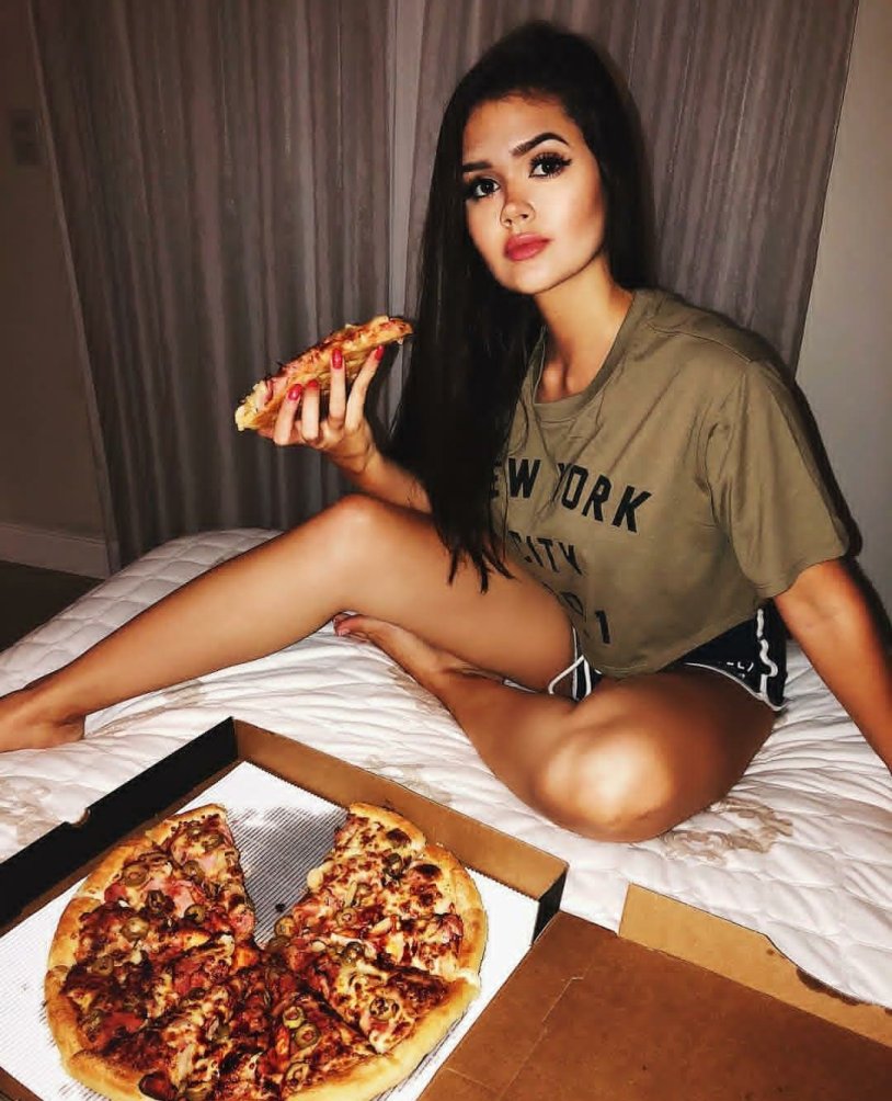 Photoshoot with pizza