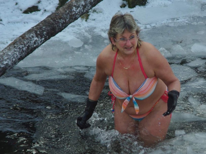 Fat women in the hole