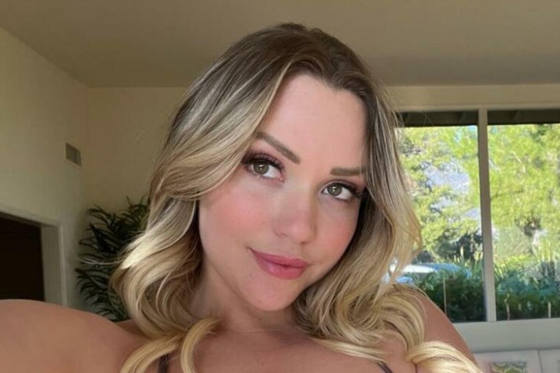 Mia Malkova Secretary