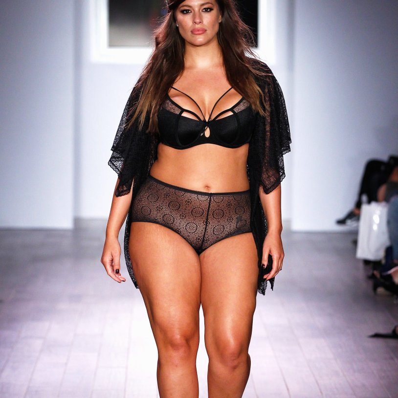 Fluvia Lacerda Plus Size