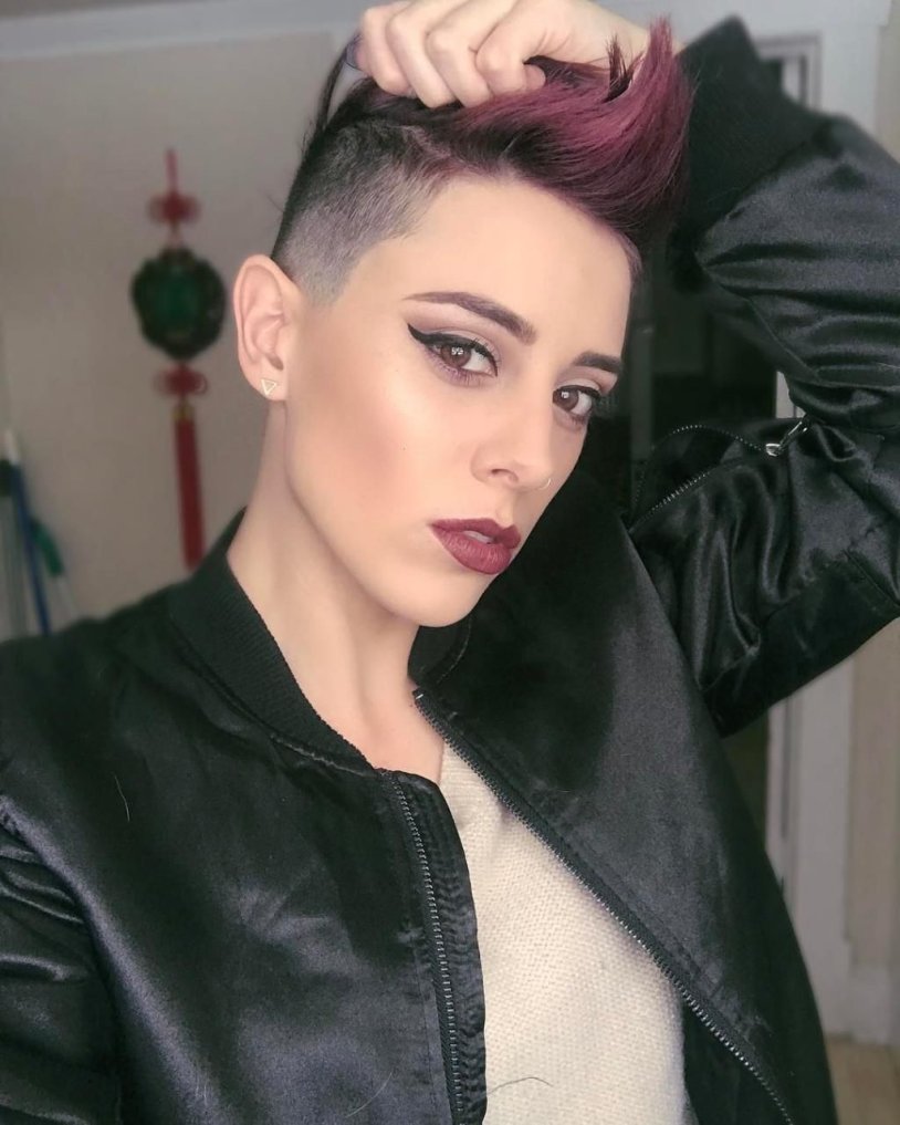 Short haircuts with shaved temples for women
