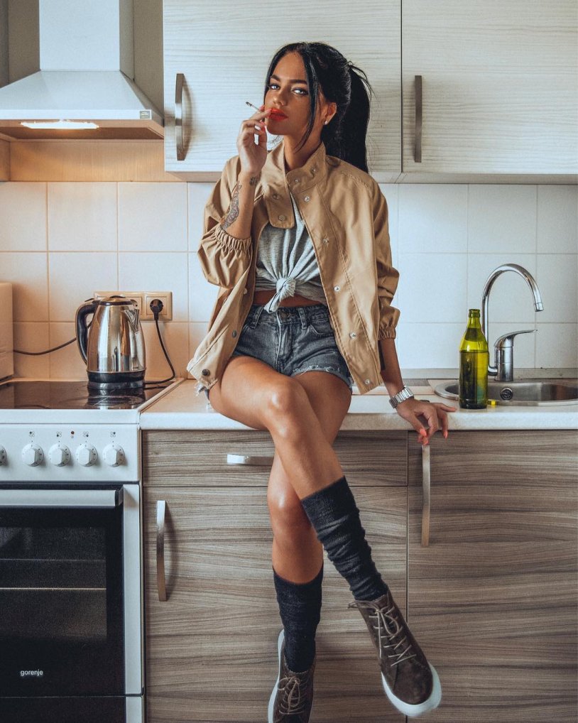 Julia Scheglova Brunette