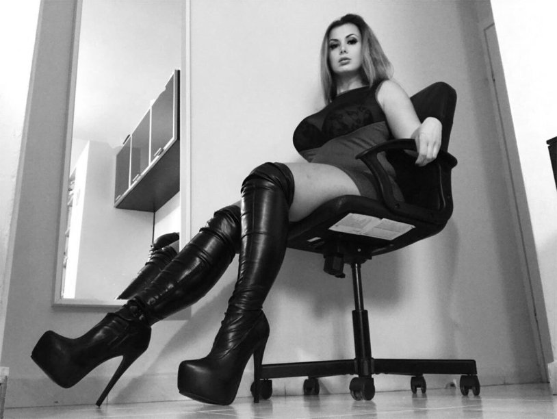 Dominatrix Emma Kolomenskaya