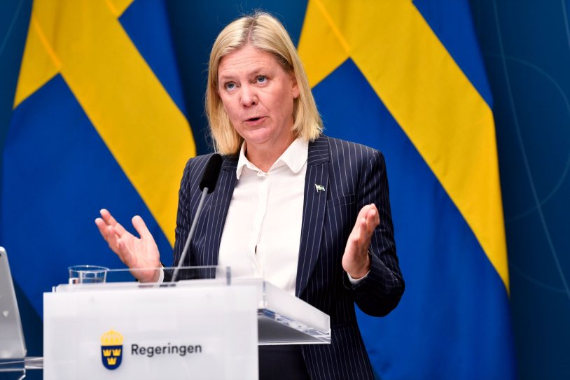 Magdalena Andersson with the flag of Sweden