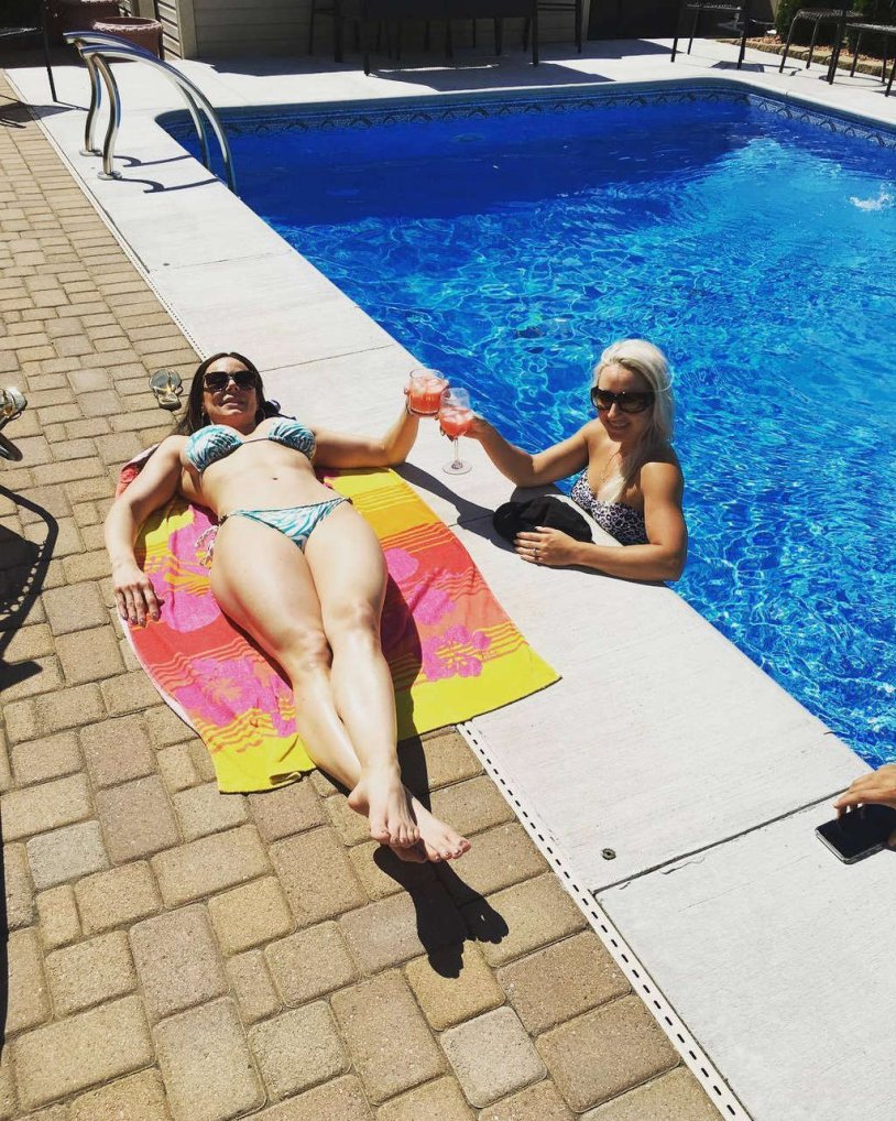 Kendra Last Foot Grossy