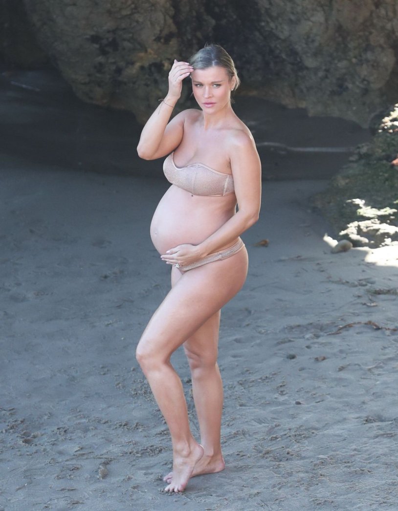 Joanna Bliss pregnant naked
