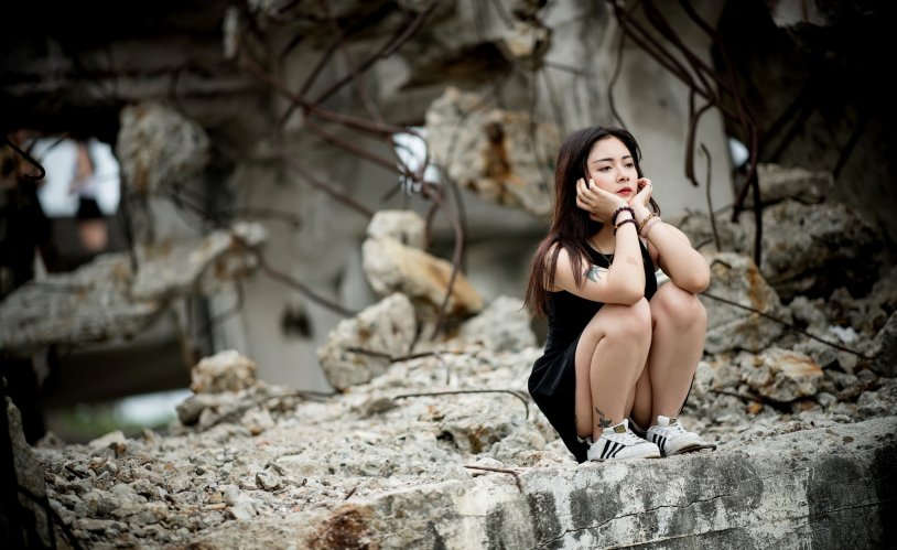 Aria Dzhovanni squat